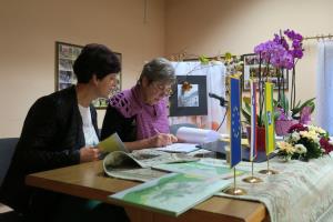 Ob tej priložnosti je avtorica tudi podpisala knjige